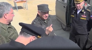 Шойгу прибыл в командный пункт Черноморского флота и приказал усилить защиту кораблей