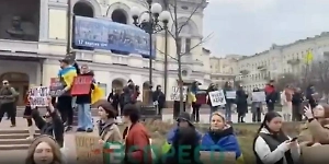 В Киеве родственники пленных бойцов ВСУ вышли на митинг, требуя устроить обмен
