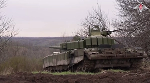 Минобороны показало, как танкисты уничтожают артиллерию и миномёты ВСУ на границе