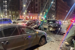 Водитель со стальными нервами заснял эпичную аварию в Петербурге