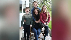 Кенсингтонский дворец опубликовал первое фото Кейт Миддлтон после операции