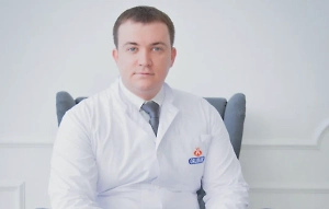 У людей, долго работающих за компьютером, в первую очередь страдает шейный отдел, что чревато частыми головными болями, онемением рук, переутомлением и снижением работоспособности. Кроме того, напряжение в шее возникает из-за неправильной осанки или повседневного стресса.