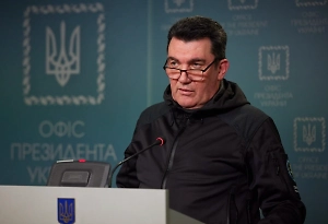 Китай не стал обижаться на хамский выпад гопника Данилова в адрес дипломата Ли Хуэя