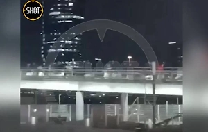 Появилось видео, как сотни людей спасаются бегством после теракта в "Крокусе"