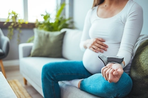 Гинеколог призвал каждую беременную иметь тонометр