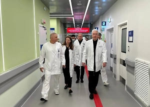 Собянин навестил в Боткинской больнице раненных во время теракта в "Крокусе"