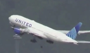 Отлетевшее от Boeing колесо "разбомбило" несколько машин в США