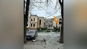 Появились фото поражённого «Искандерами» места награждения командиров ВСУ в Сумах