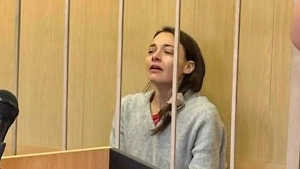 Ранившая Деля актриса Дроздова впала в истерику на суде об избрании ей меры пресечения