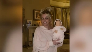 «Она больная»: Бритни Спирс призвали сменить таблетки из-за игрушечного младенца