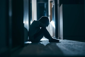 «Я тебя ненавижу, тварь»: В Уфе мамаша избила сына в подъезде дома за упавшее пиво