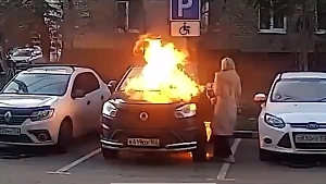 Подожгла авто и набросилась на жену: Уфимская фурия выследила экс-соседа, чтобы отомстить