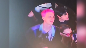 Солист Coldplay Крис Мартин спел для фаната из России на концерте