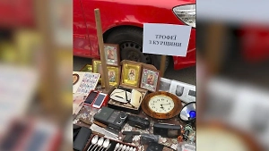 Ложки, иконы, роутеры: Опубликовано фото с рынка «трофеев» в Киеве, добытых в Курской области