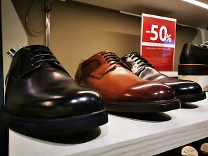 Почти 40 млн пар российской обуви может оказаться суррогатом