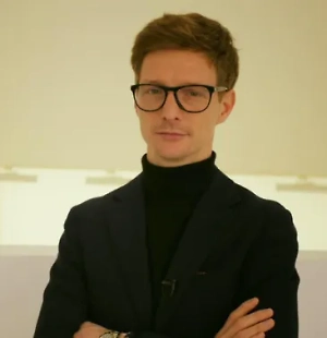 Люди очень сильно прокачали мышцу потребления новостей еще со времени коронавируса. Такая информационная игла, на которой сейчас сидит весь мир, я бы сказал. Это как бы наше время, время новостников.