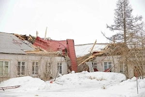 В НАО из-за шторма сорвало крышу школы, детей эвакуировали