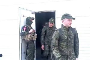 «Наши парни возвращаются домой»: Появилось видео с освобождёнными из плена бойцами ВС РФ