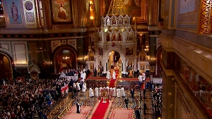 В Москве началось ночное пасхальное богослужение в храме Христа Спасителя