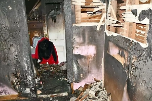 Грязь и горы мусора: Обнародованы фото дома, в котором мачеха удерживала пасынка более 20 лет