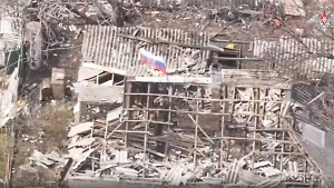 Появилось видео, как российские бойцы установили флаг РФ в Разливе после изгнания ВСУ