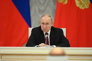 Семейная реликвия: Путин передал советские монеты для памятника на Поклонной горе