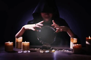 Полковник рассказал, как шесть закарпатских гадалок контролируют Зеленского и Ермака