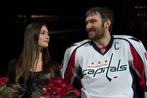 Жена Гретцки подарила супруге Александра Овечкина кольцо за 24 миллиона