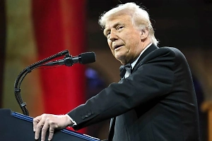 Выяснилась мрачная причина паузы Трампа в торговой войне с 75 странами