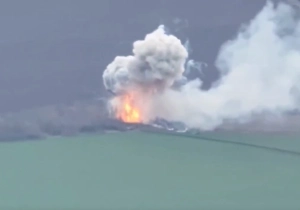 Огромный «‎ядерный гриб» от взрыва сняли на видео после мощного удара по Украине