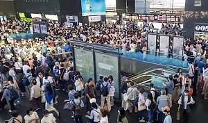 Коробка со сладостями остановила движение поездов метро в Японии