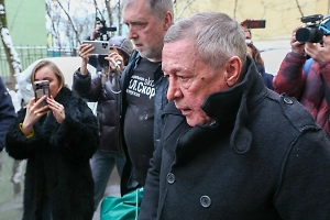 Держит пост и ходит в храм: Стало известно, как живёт Ефремов после освобождения из колонии