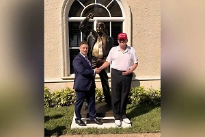 «Монумент непокорности»: Трамп установил памятник самому себе