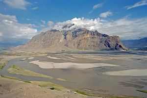 Индия пошла на беспрецедентные меры в конфликте с Пакистаном, впервые перекрыв течение реки Инд
