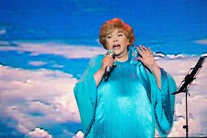 Помощница Эдиты Пьехи рассказала, что артистка переболела гриппом