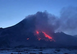 Вулкан Безымянный на Камчатке выбросил пепел на высоту 11 километров