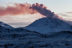 Пепел от извержения вулкана Безымянного достиг Петропавловска-Камчатского