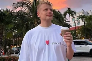 Лишившийся гражданства РФ Комиссаренко решил отказаться от политических шуток