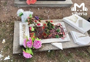 Вандалы разгромили десятки могил на кладбище в Хакасии в преддверии Радоницы