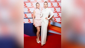 15-летняя дочь Пересильд блеснула в мини-платье на красной дорожке ММКФ