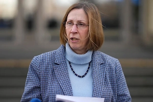 Американский посол Линн Трейси посетила церемонию в Москве в честь Дня Победы