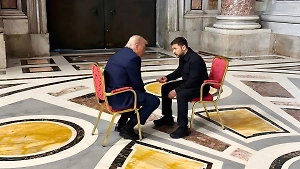 «Харчок в пятачок». Почему Зеленскому и его друзьям бесполезно напоминать историю