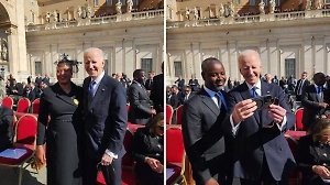 Байден оскорбил чувства верующих неуместной улыбкой на похоронах папы римского