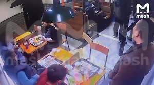 Трое мужчин изнасиловали девочку-инвалида в «Бургер Кинге» в Москве