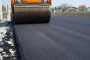 «Лопатой по асфальту»: Башкирского мэра заподозрили в показухе с ремонтом дорог