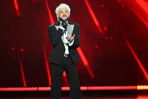 «Для короля»: Оскандалившийся из-за Киркорова подрядчик вручил певцу череп