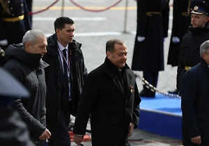 Медведев назвал «убогим рейхом» и наследником нацистов руководство Украины