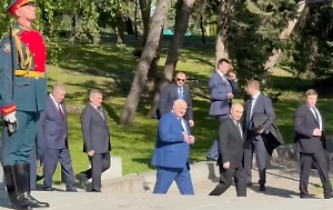 Журналисты Life.ru стали свидетелями беседы Путина и Лукашенко «на ногах» на Мамаевом кургане