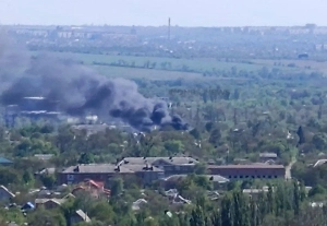 Очевидцы сняли пожар на месте взрывов в подконтрольном ВСУ Славянске в ДНР