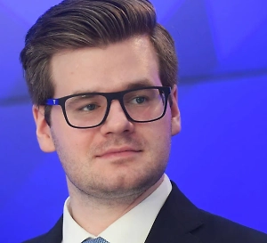 Это совершенно не означает, что наши страны стали или скоро станут друзьями — вовсе нет. Однако Трамп предложил попробовать начать договариваться — видимо, рассудив, что вернуться к бессмысленной и бесперспективной модели Байдена с его стремлением нанести России стратегическое поражение он всегда может, хоть и вряд ли этого хочет.